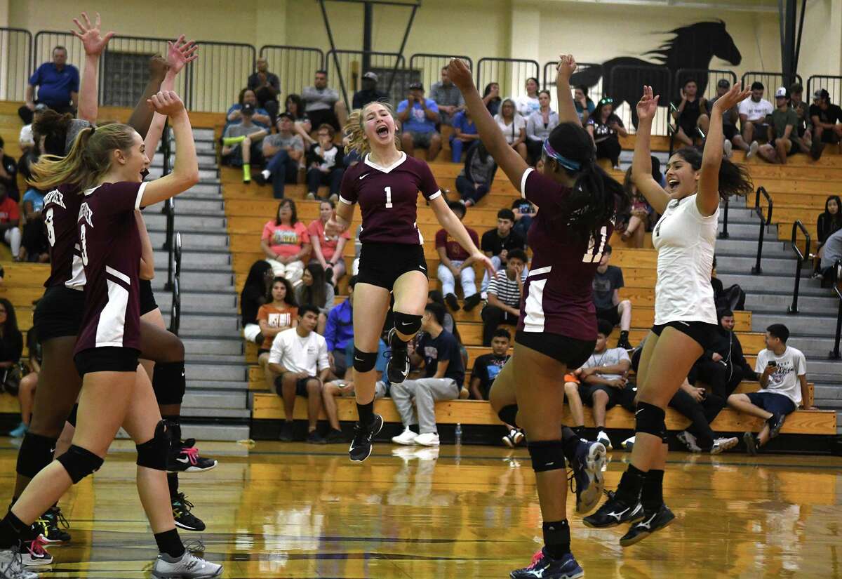 Volleyball: Summer Creek clinches playoff berth after dominant run ...