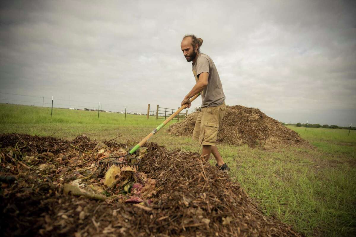 San Antonio’s Compost Queens taking food out of landfills to replenish