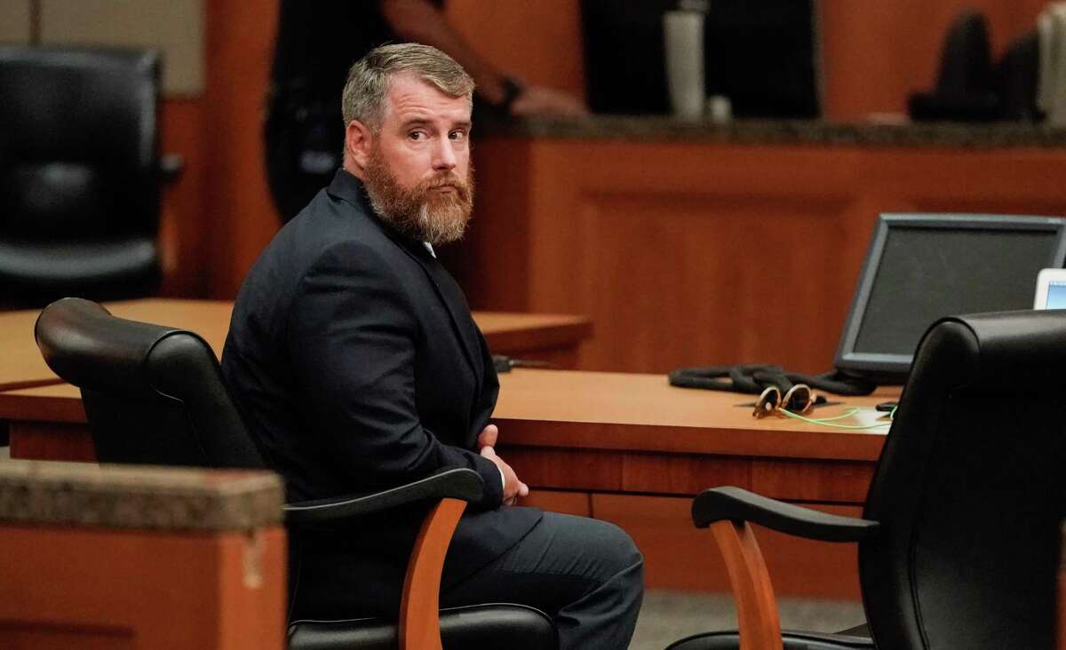 Terry Thompson is shown in the court while attorneys talks as a mistrial was declared for Terry Thompson, who was accused of fatally choking John Hernandez, shown Saturday, June 23, 2018. Terry Thompson was charged with murder in the chokehold death of John Hernandez at a Denny's in May 2017. His wife, Chauna Thompson, who was then a Harris County Sheriff's deputy, is also charged with murder, accused of helping to hold Hernandez down. ( Melissa Phillip / Houston Chronicle )