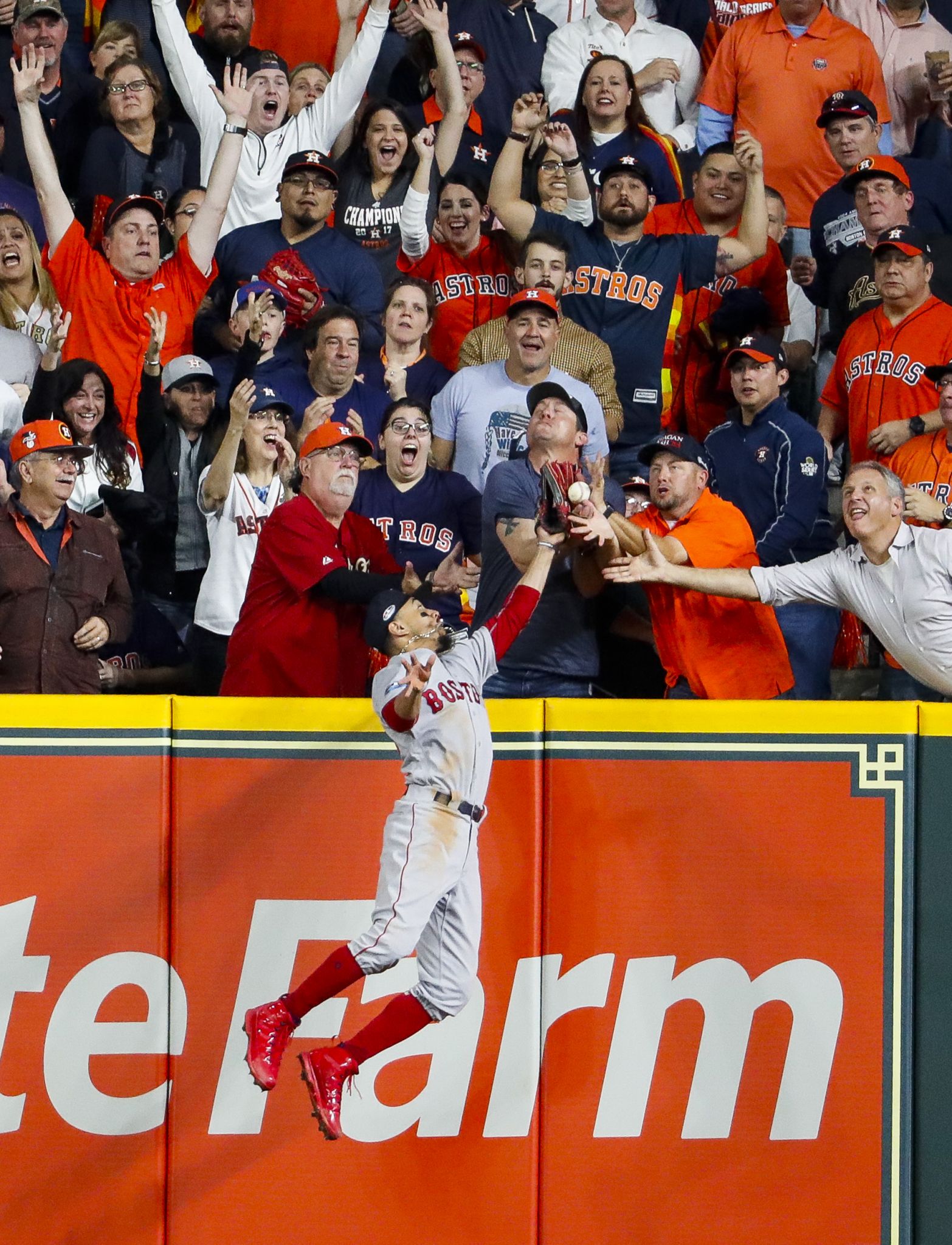 Fans lash out at Cubs fan for interfering with Jose Altuve's potential home  run - Ban him for life