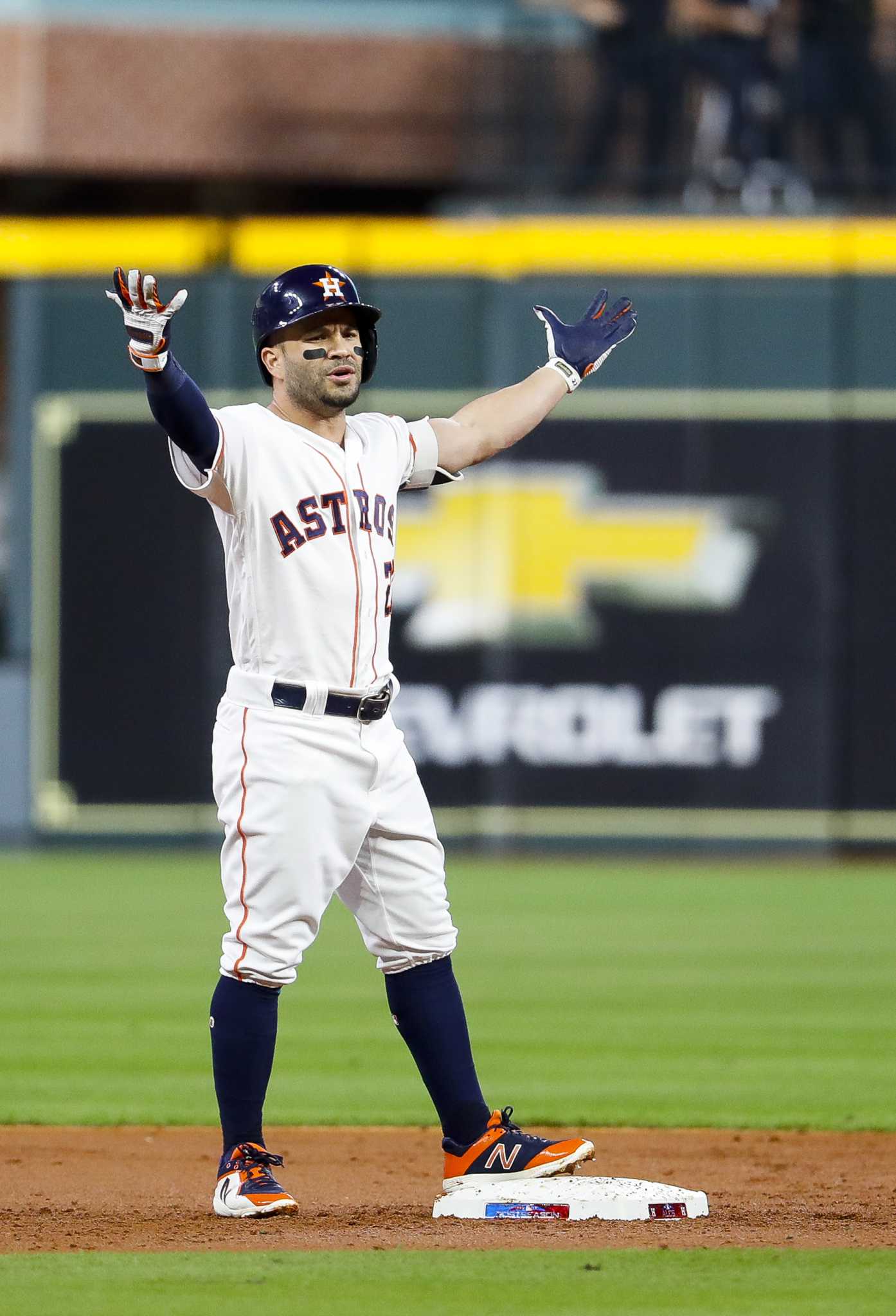 Astros Jeremy Peña Does This Gesture After Home Runs & The Reason Will Melt  Your Heart - Narcity