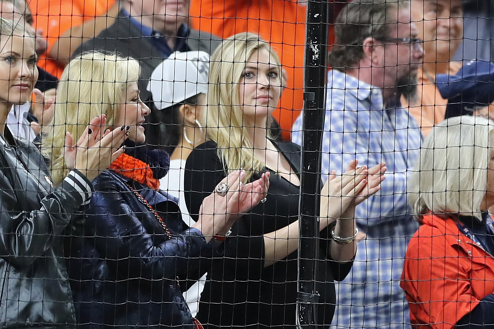 Kate Upton tweets displeasure with umpires from her seat at Astros game