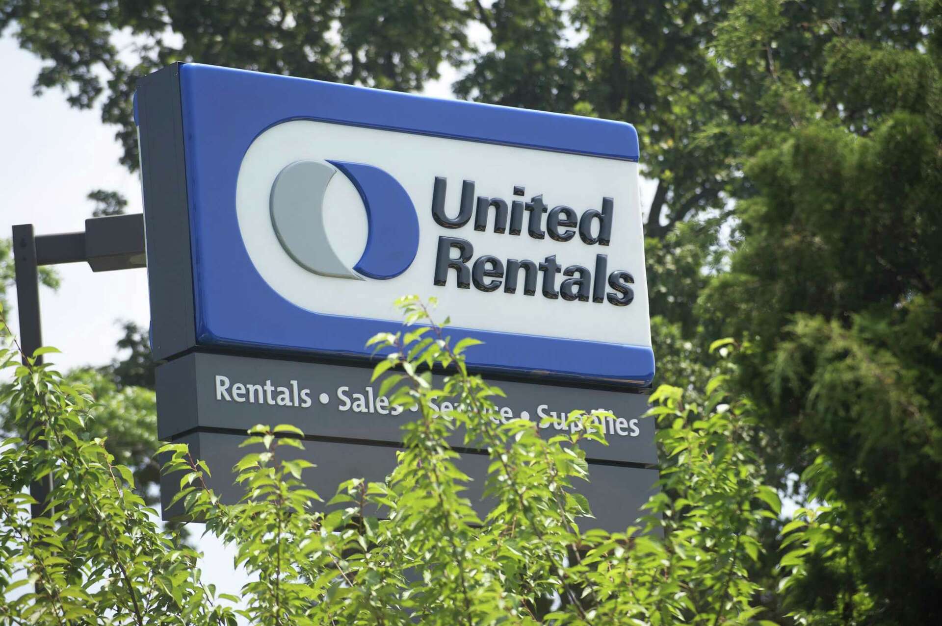 United Rentals Logo UNITED RENTALS TRENCH SAFETY Georgia Utility