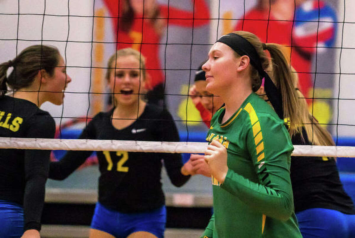 PHOTOS Roxana Shells extend record to 26 wins in victory over Southwestern Piasa Birds — 35 photos