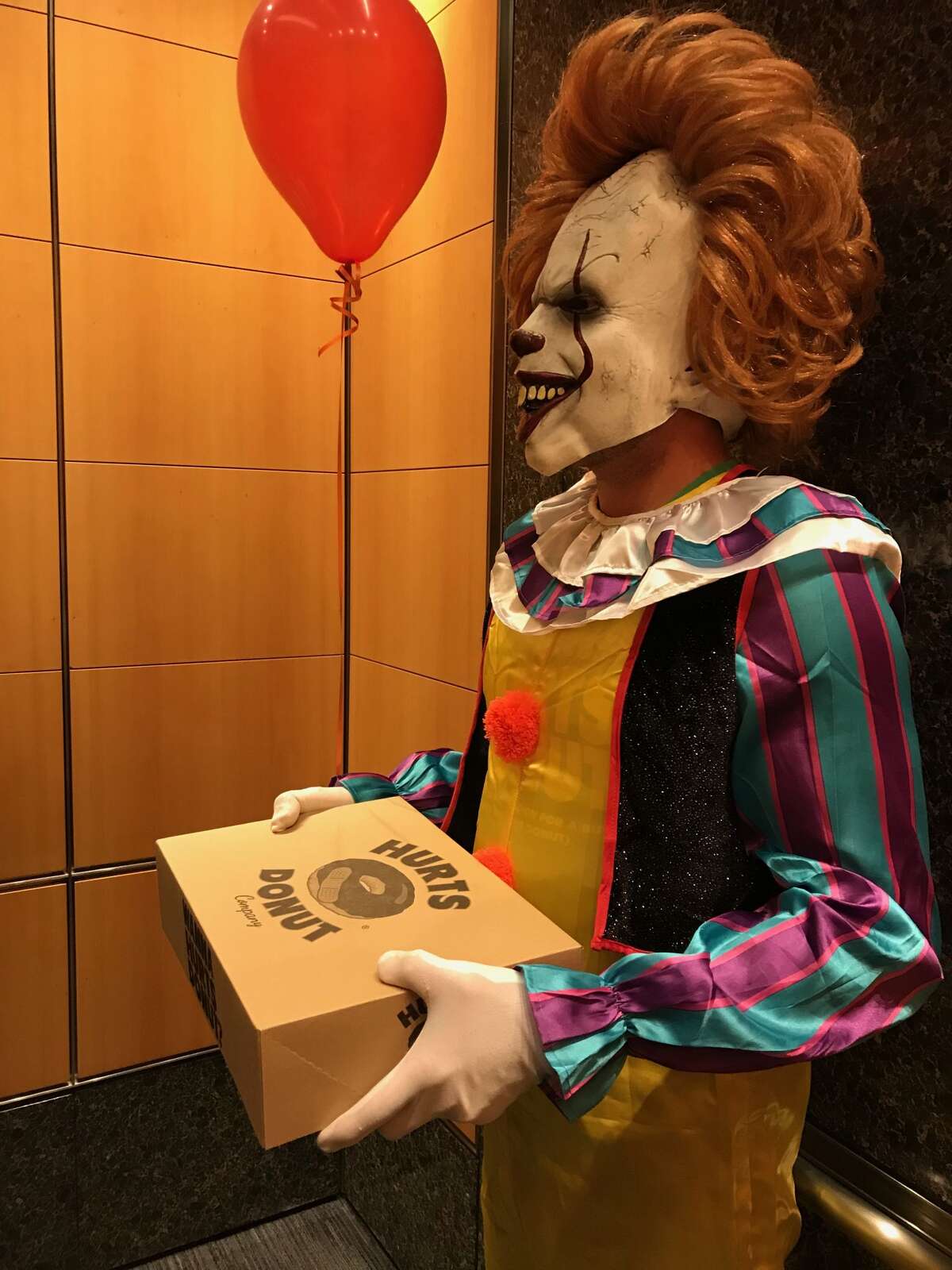 Houstonians freak out as scary clowns make unexpected doughnut deliveries(02)
