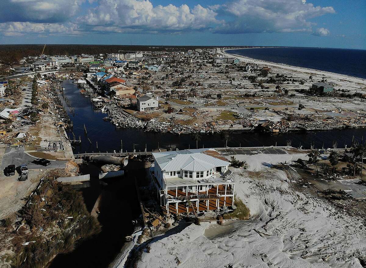 Signs of trauma more evident as Florida hurricane victims struggle