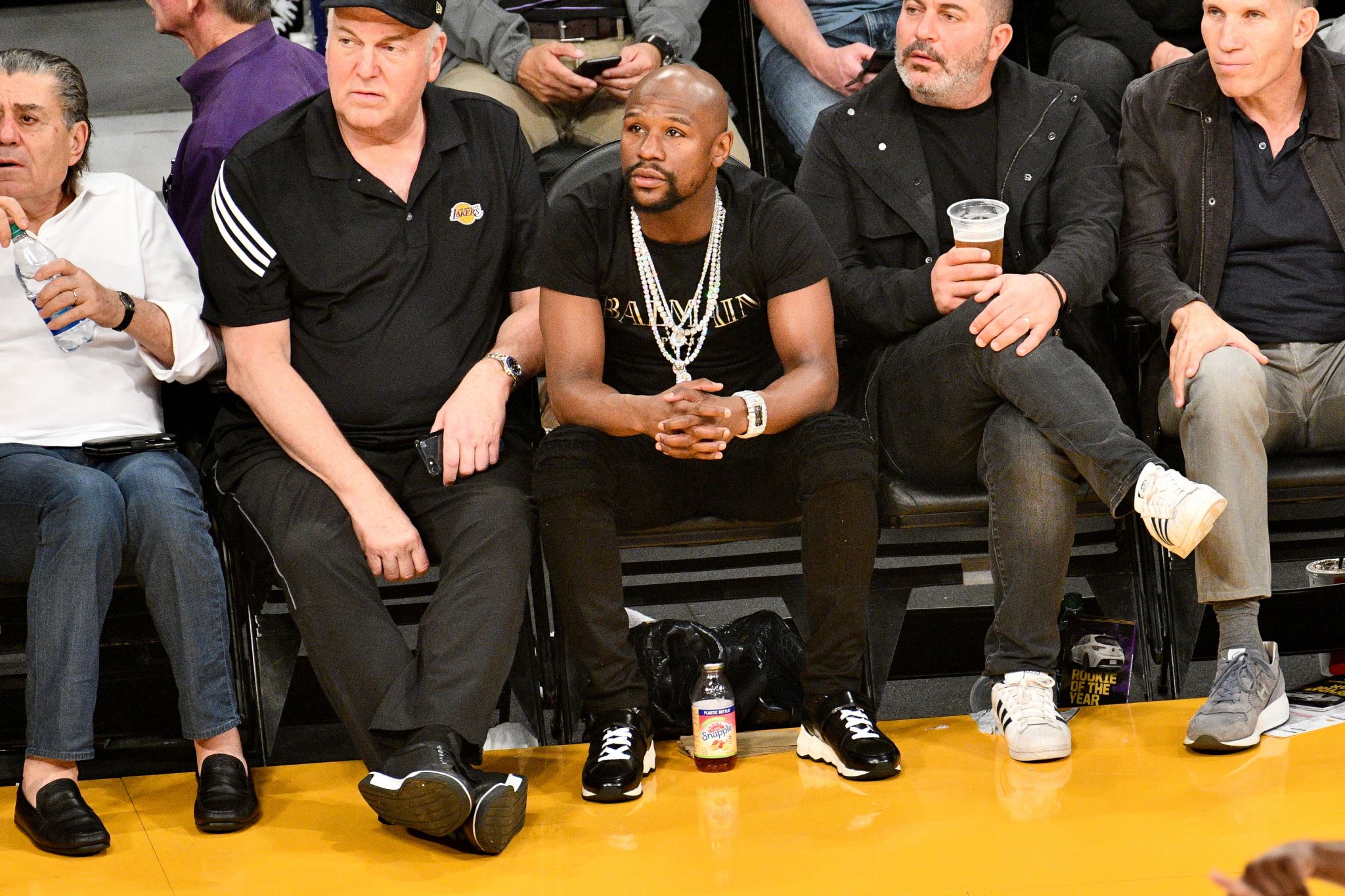 Celebrities take over courtside for Lakers-Knicks – Orange County