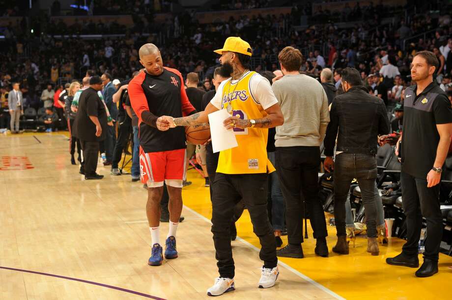 nipsey hussle wearing lakers jersey