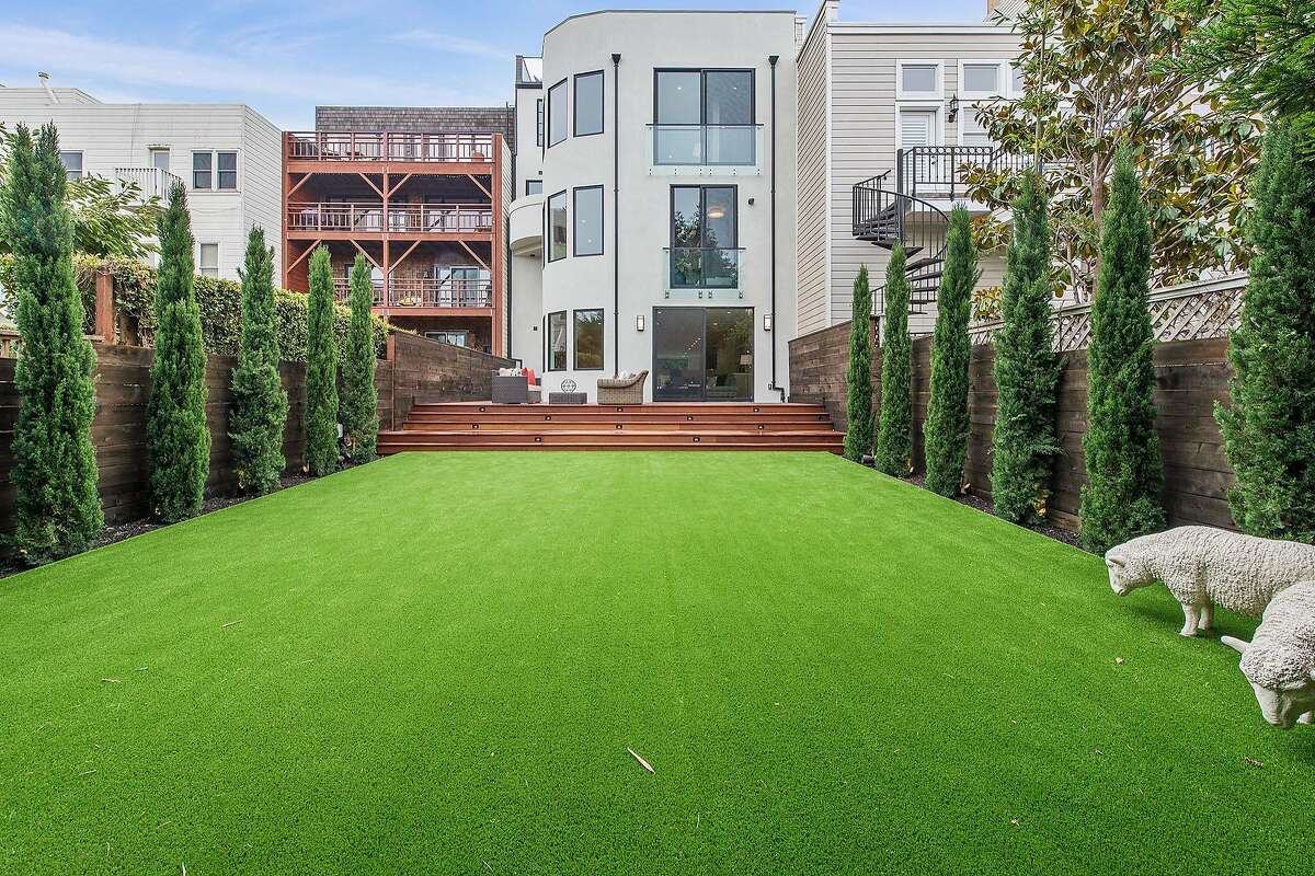 Walkthrough Contemporary grandeur in Cow Hollow