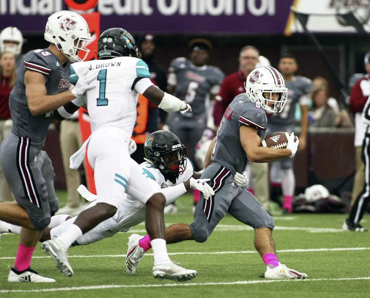 UMass receiver Andy Isabella a huge challenge for Tahj Herring-Wilson and  UConn defense