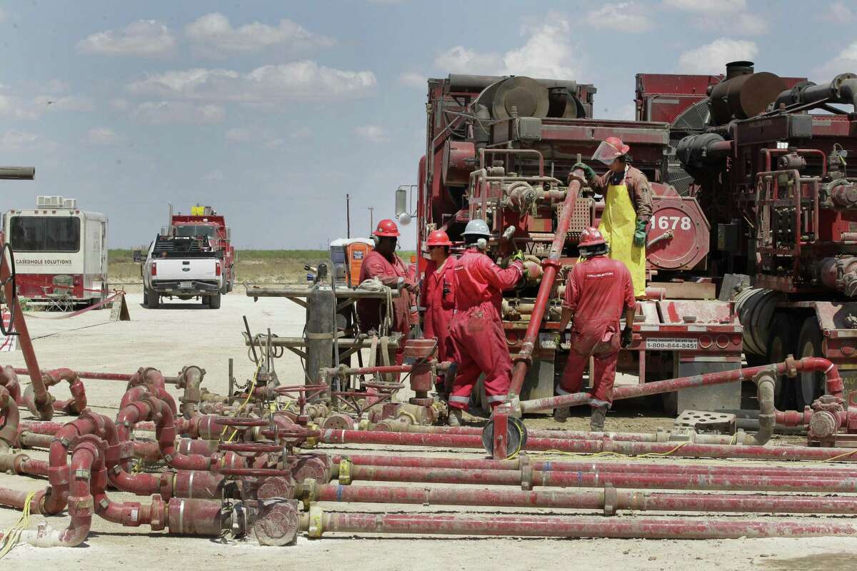 Noble Energy pump fracking activities Monday, June 26, 2017, in Pecos, TX. ( Steve Gonzales / Houston Chronicle )