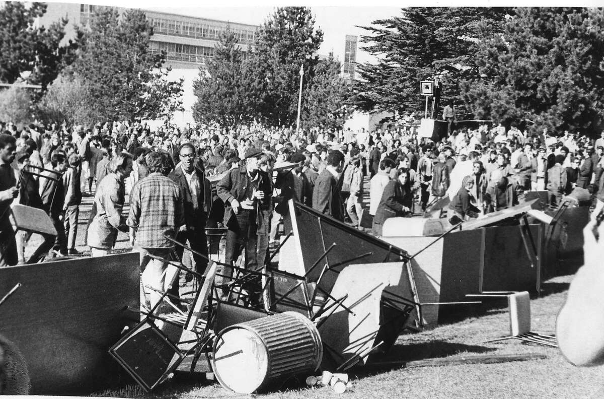 Students build barricades in the Commons in support of a strike to shut San Francisco State college December 3, 1968, Photo ran 12/4/1968 pg. 13