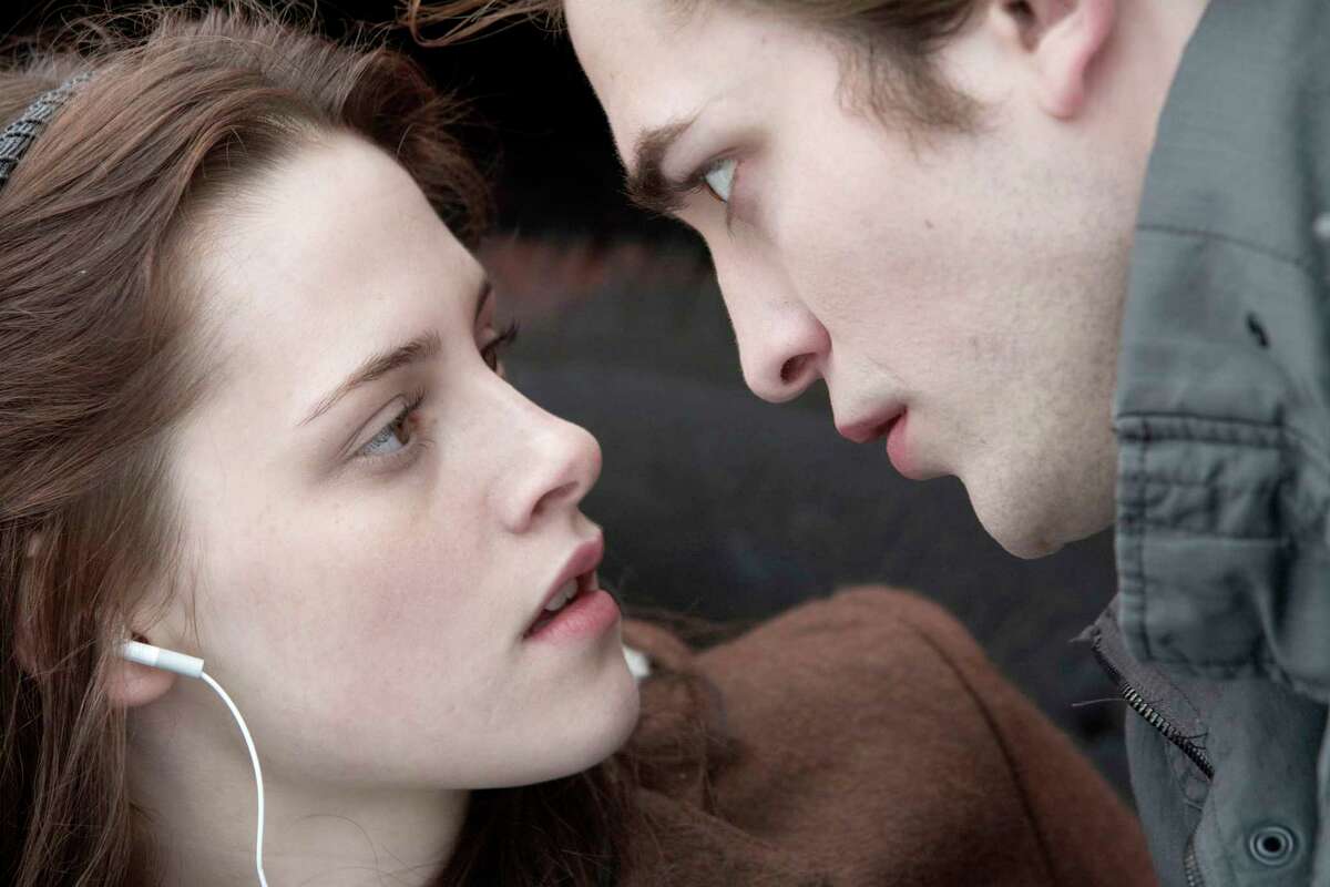 In this image released by Summit Entertainment, Kristen Stewart, left, and Robert Pattinson are shown in a scene from, "Twilight." (AP Photo/Summit Entertainment, Peter Sorel) ** NO SALES **
