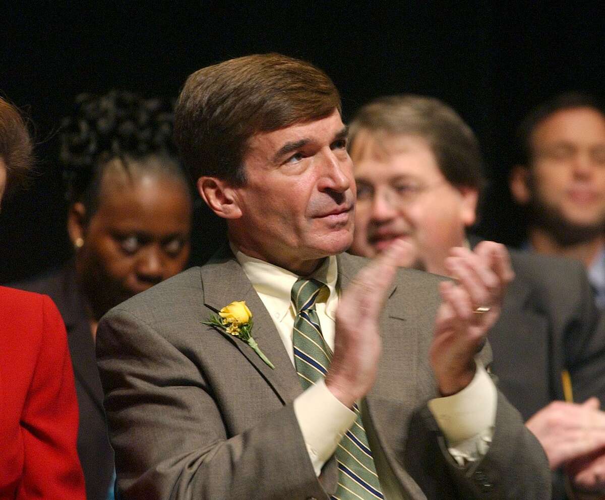 Column A tribute to former Hamden Mayor Craig Henrici, a Mt. Carmel boy