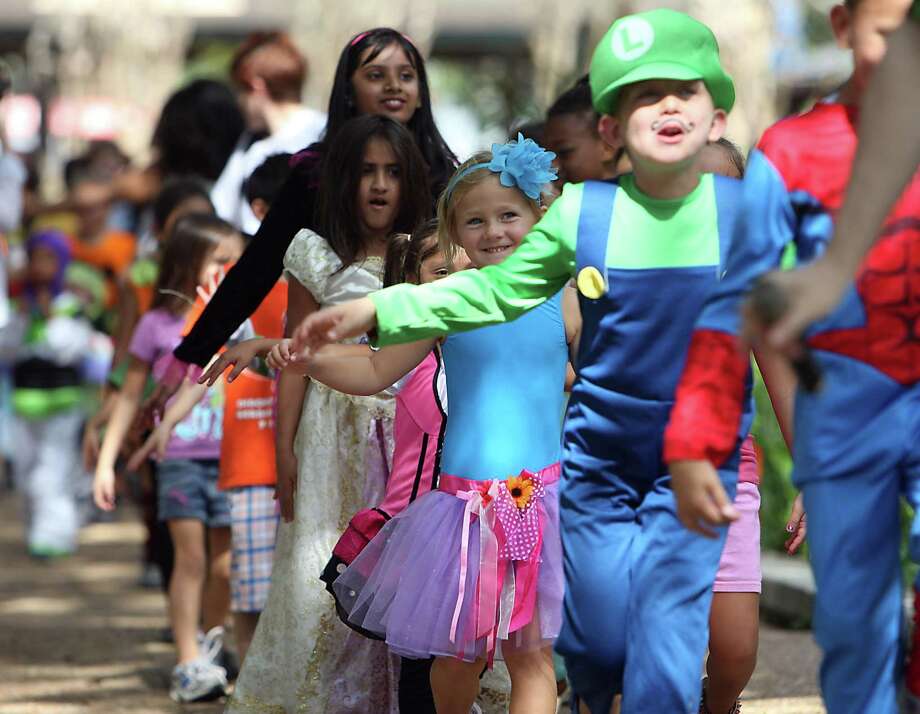 The Houston Zoo hosts its annual Zoo Boo Halloween celebration. Photo: James Nielsen, Staff / Chronicle / © Houston Chronicle 2012