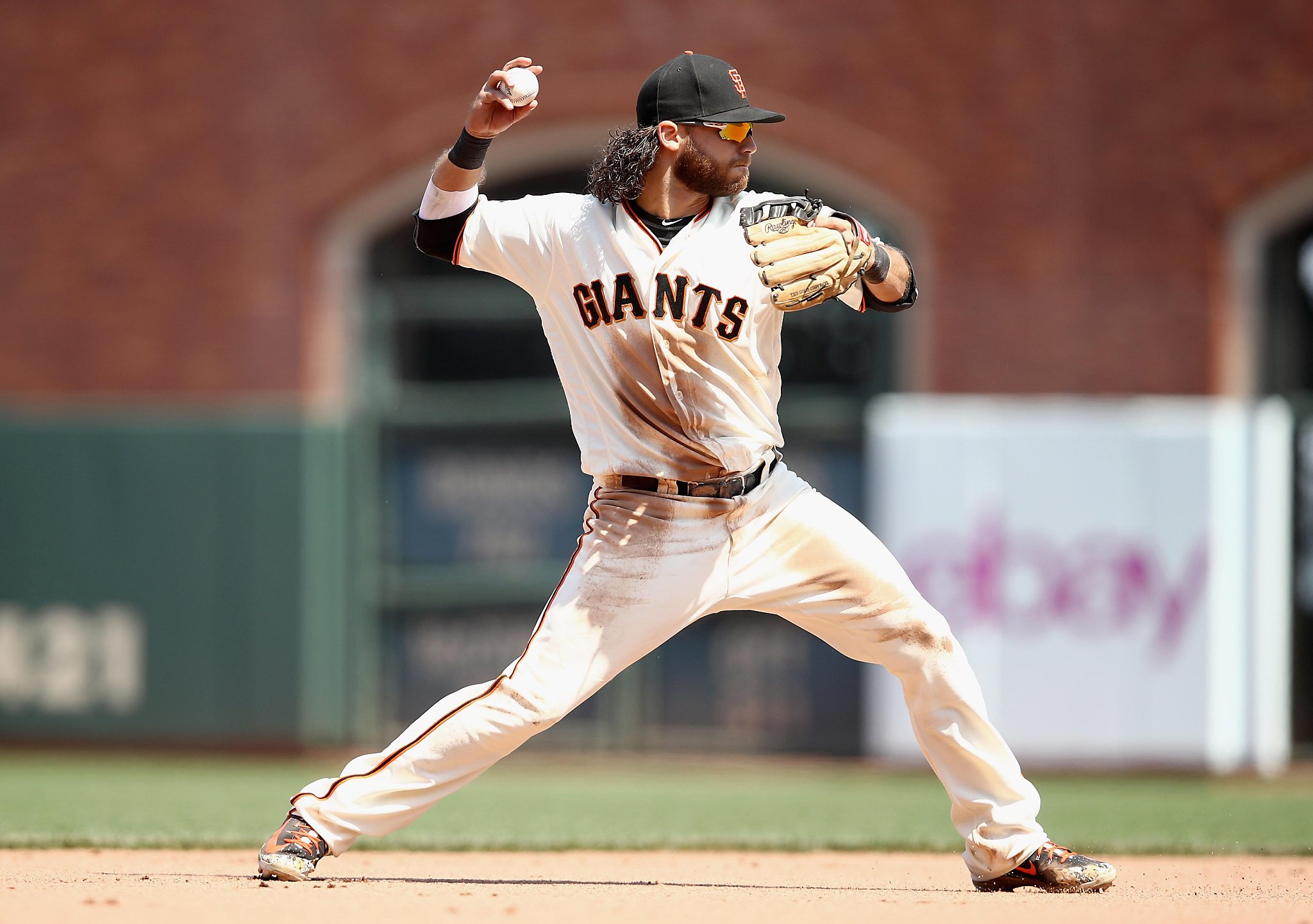 Brandon Crawford's kids get first pitch on big day for Giants star