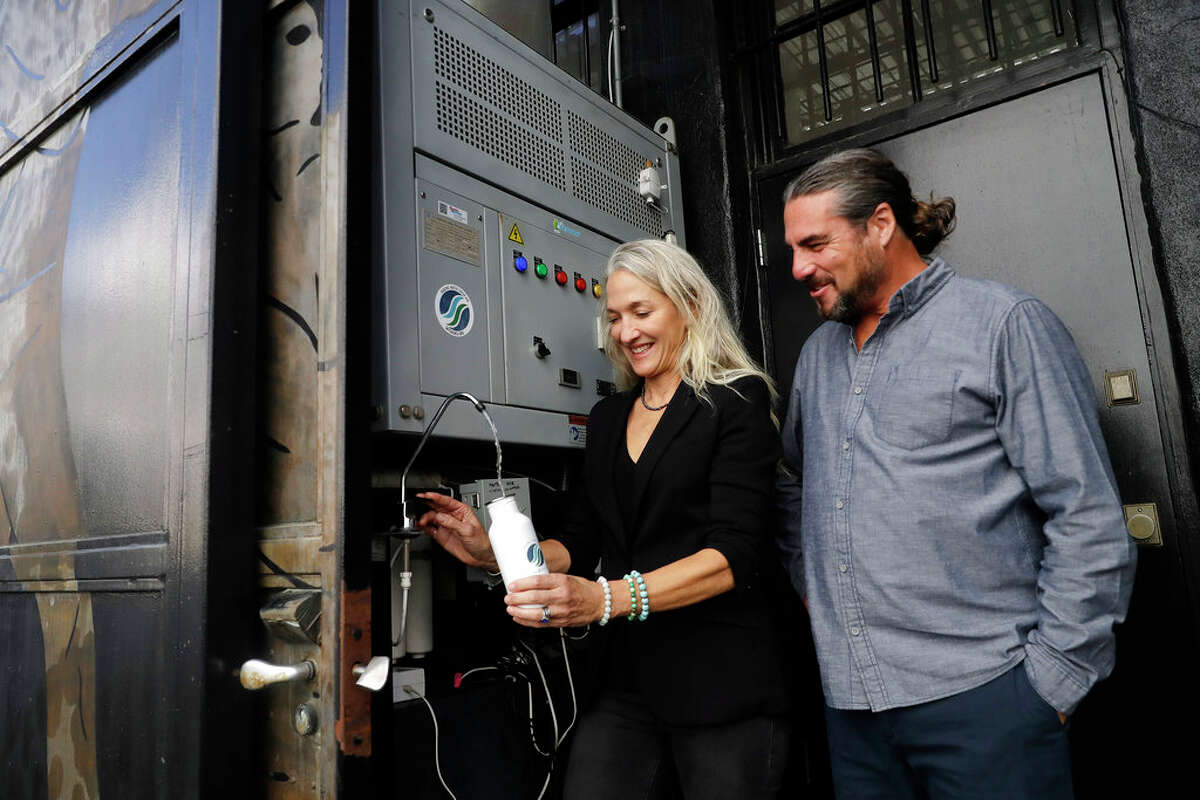 Making water from air wins couple 1.5 million prize