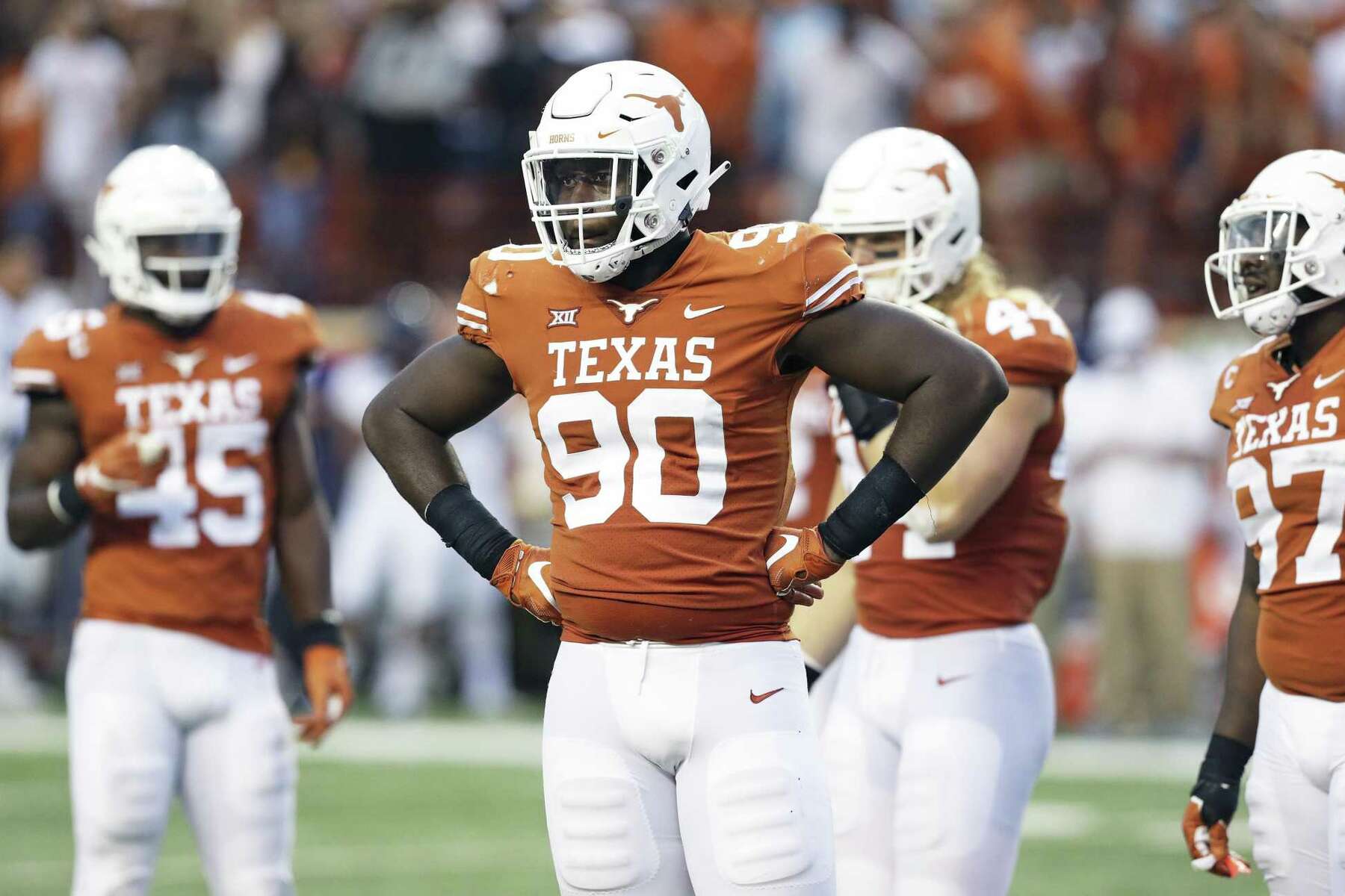 Charles Omenihu - Football - University of Texas Athletics