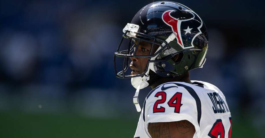 INDIANAPOLIS, IN - SEPTEMBER 30: Houston Texans cornerback Johnathan Joseph warms up before the NFL game between the Indianapolis Colts and the Houston Texans on September 30, 2018 at Lucas Oil Stadium in Houston, Texas. Indianapolis, IN. (Photo by Zach Bolinger / Sportswire Icon via Getty Images) Photo: Sportswire Icon / Sportswire Icon Via Getty Images