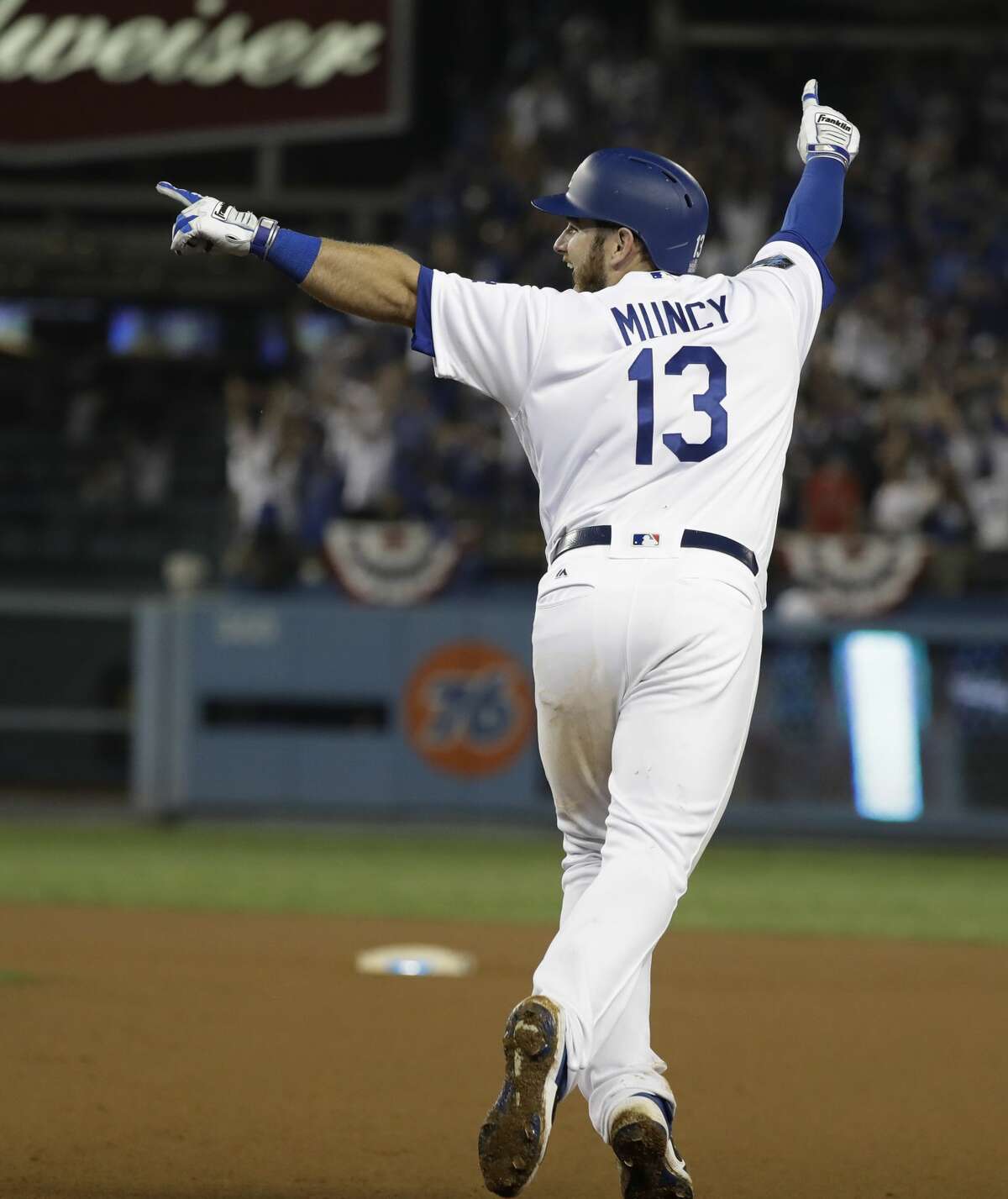 Max Muncy sends Dodgers past Red Sox in longest World Series game ever
