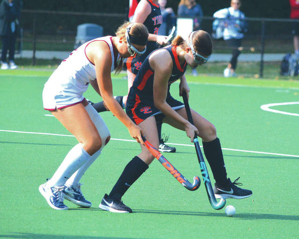 Edwardsville junior Hannah Kramer, right, battles for the ball with a Villa Duchesne player during Saturday’s second-round game at Villa Duchesne in the Midwest Field Hockey Tournament.