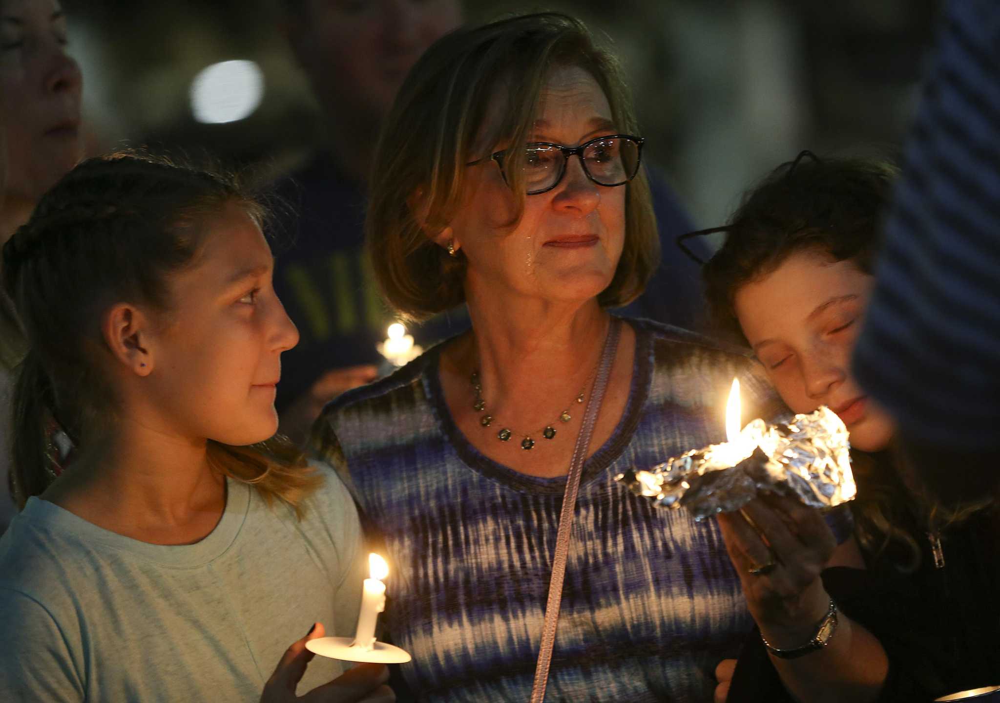 Thousands Gather At Jewish Community Center To Pray, Sing For ...