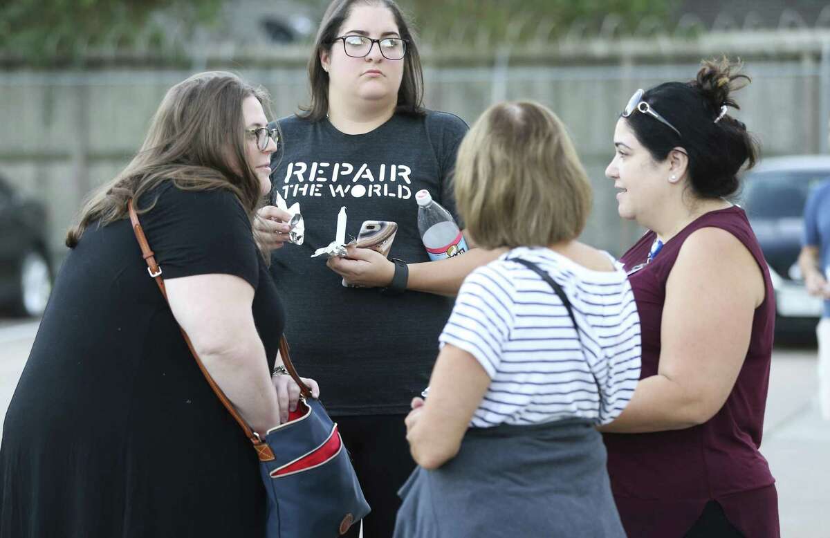 Thousands Gather At Jewish Community Center To Pray, Sing For ...