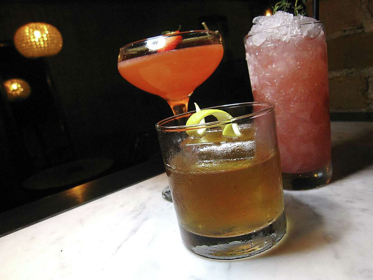 Review Muck & Fuss and Sidecar unite burgers, beer, craft cocktails in