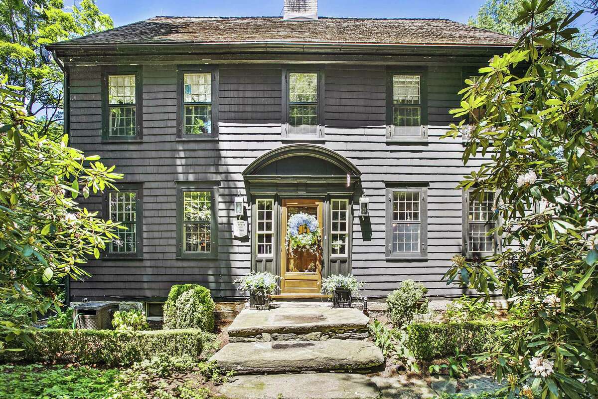 On the Market / 18thcentury home balances modern style with historical