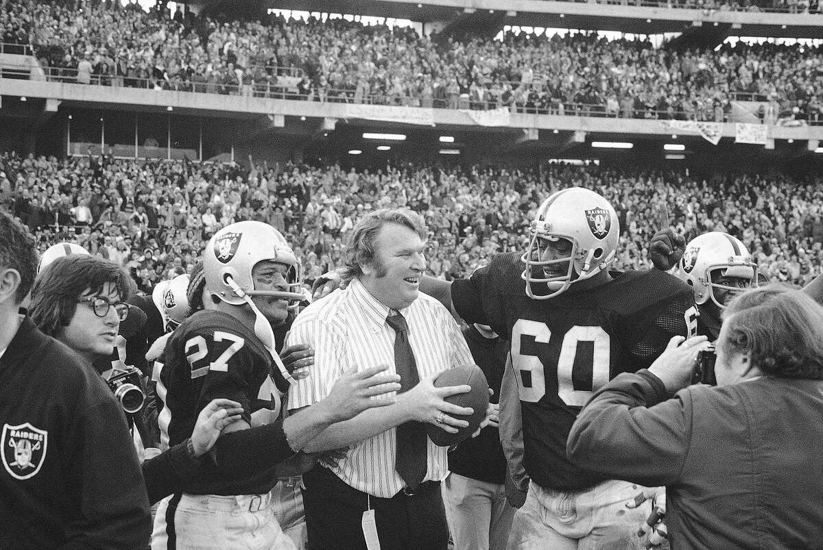 1976 Raiders become Super Bowl champions