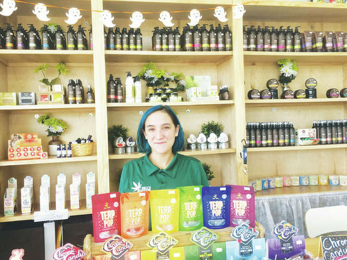 CBD Kratom sales associate Sophia Khalid always greets visitors with a smile and warm welcome at the CBD Kratom location in Alton, Illinois, at 2801 Homer Adams Pkwy. Khalid’s wealth of knowledge of the company’s products helps customers make decisions based on their needs, whether its pain relief, stress and anxiety, or sleep issues, to CBD products for topical use, relaxation, hemp bath and body, and more.
