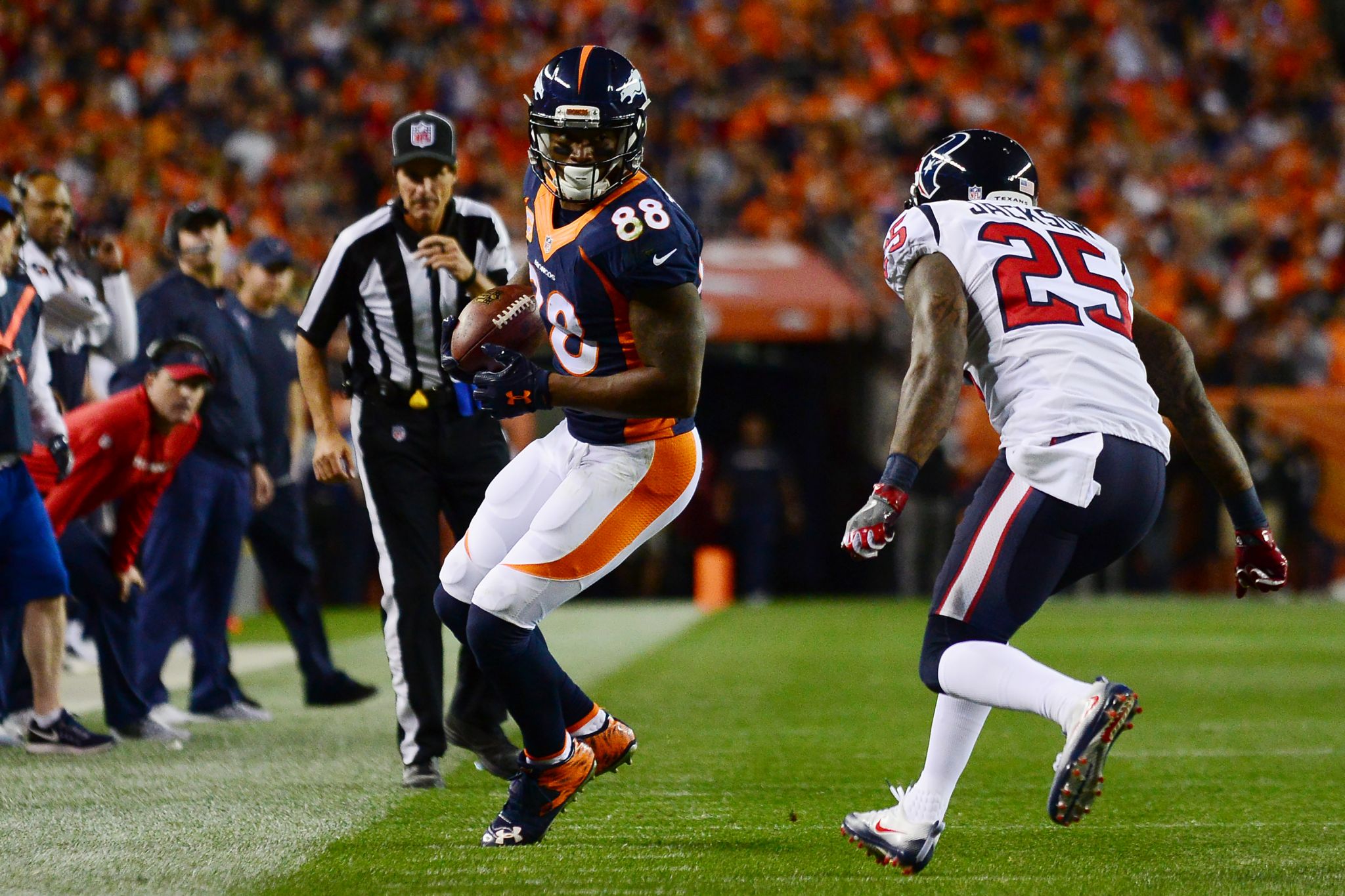 Texans' Demaryius Thomas caps emotional day with win over Broncos