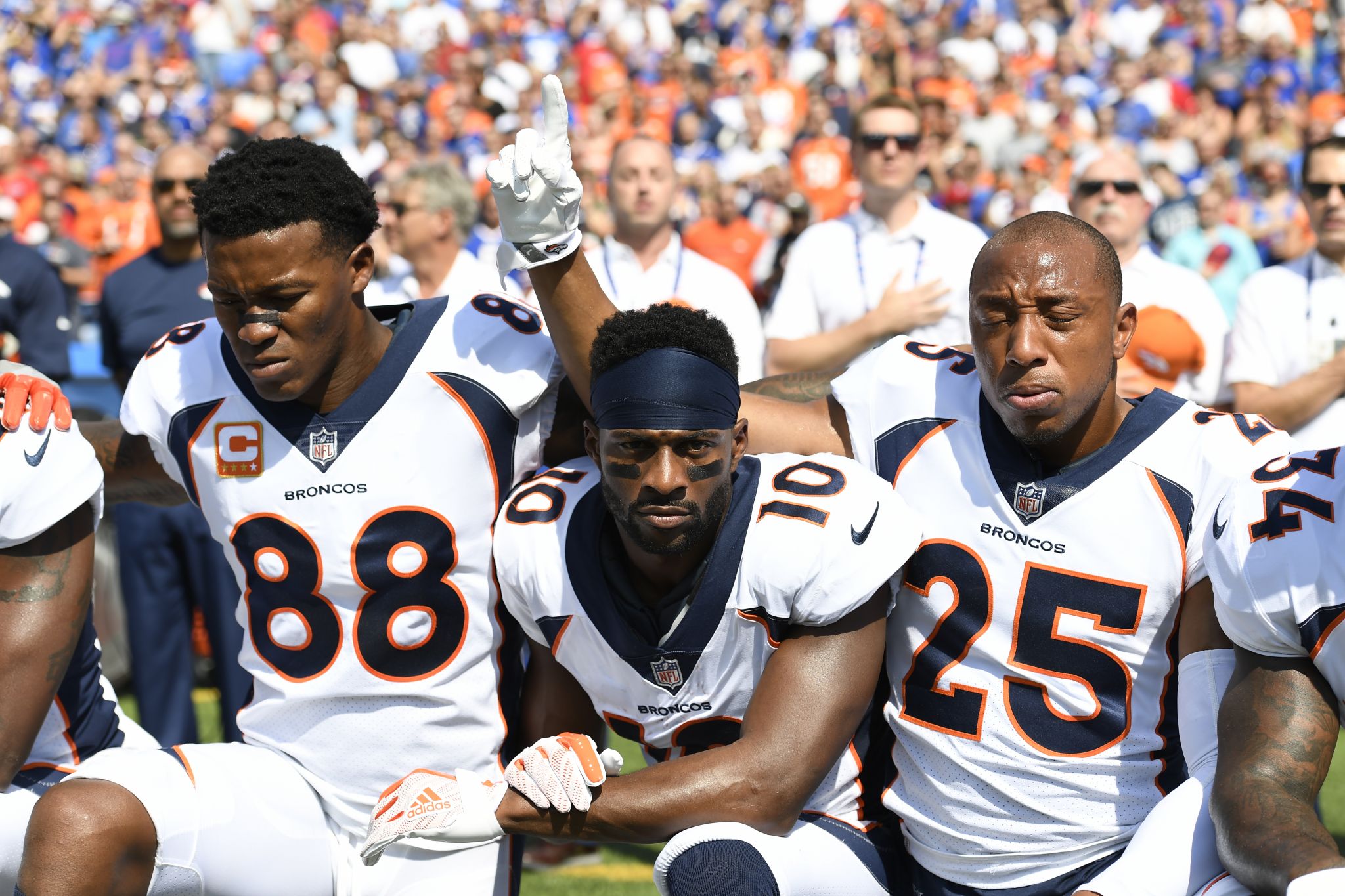 Emmanuel Sanders honors former Broncos teammate Demaryius Thomas