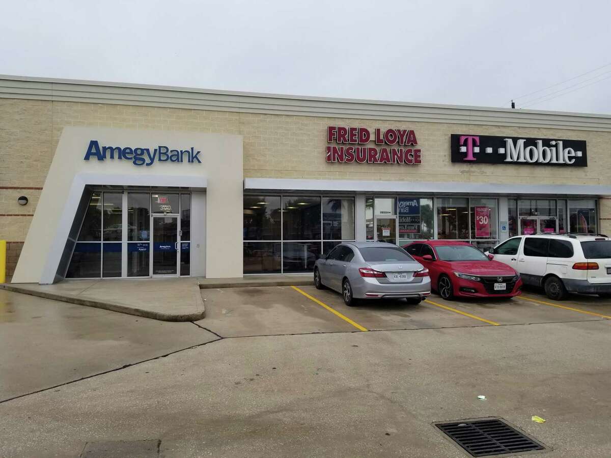 Retail wrap: Amegy Bank opens branch in southeast Houston