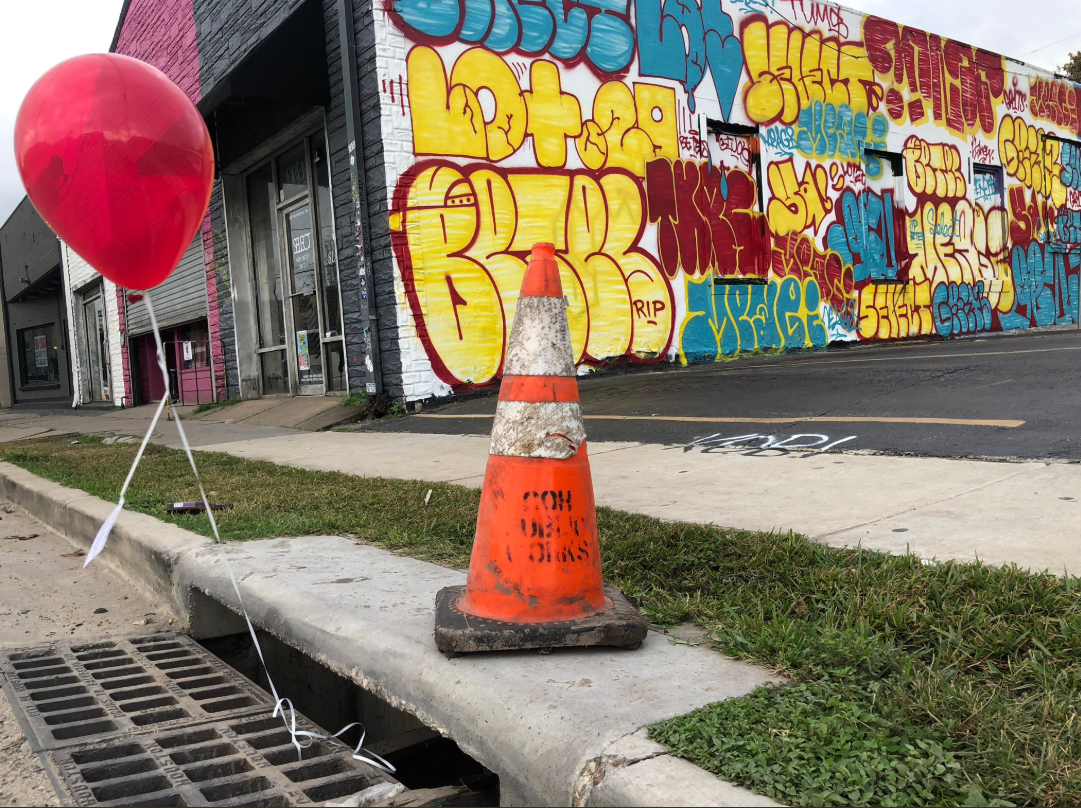 Creepy red balloon at downtown Houston drain has a message tied to"It"