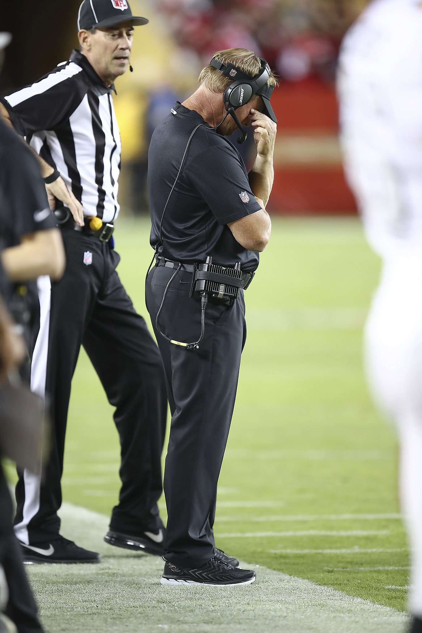 VIDEO: Fans fight at 49ers-Raiders game; 31 fans arrested, 93 ejected 