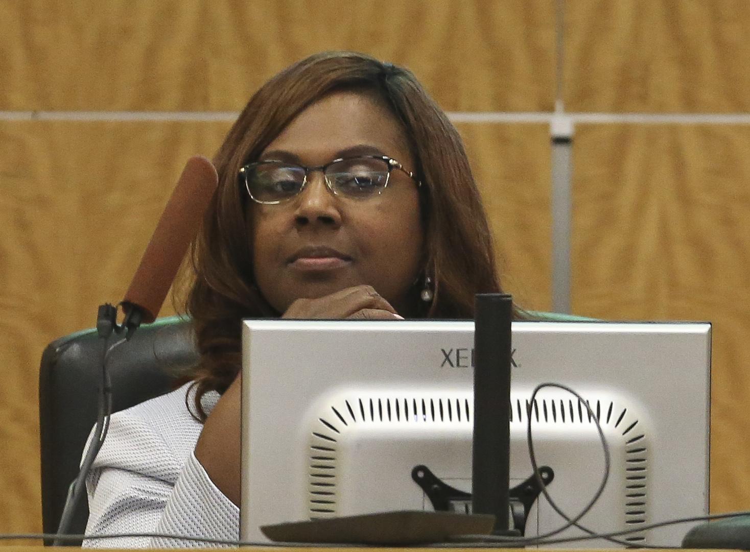 Houston Isd Projects Initial 76m Deficit For 2019 Eyes Potential Cuts