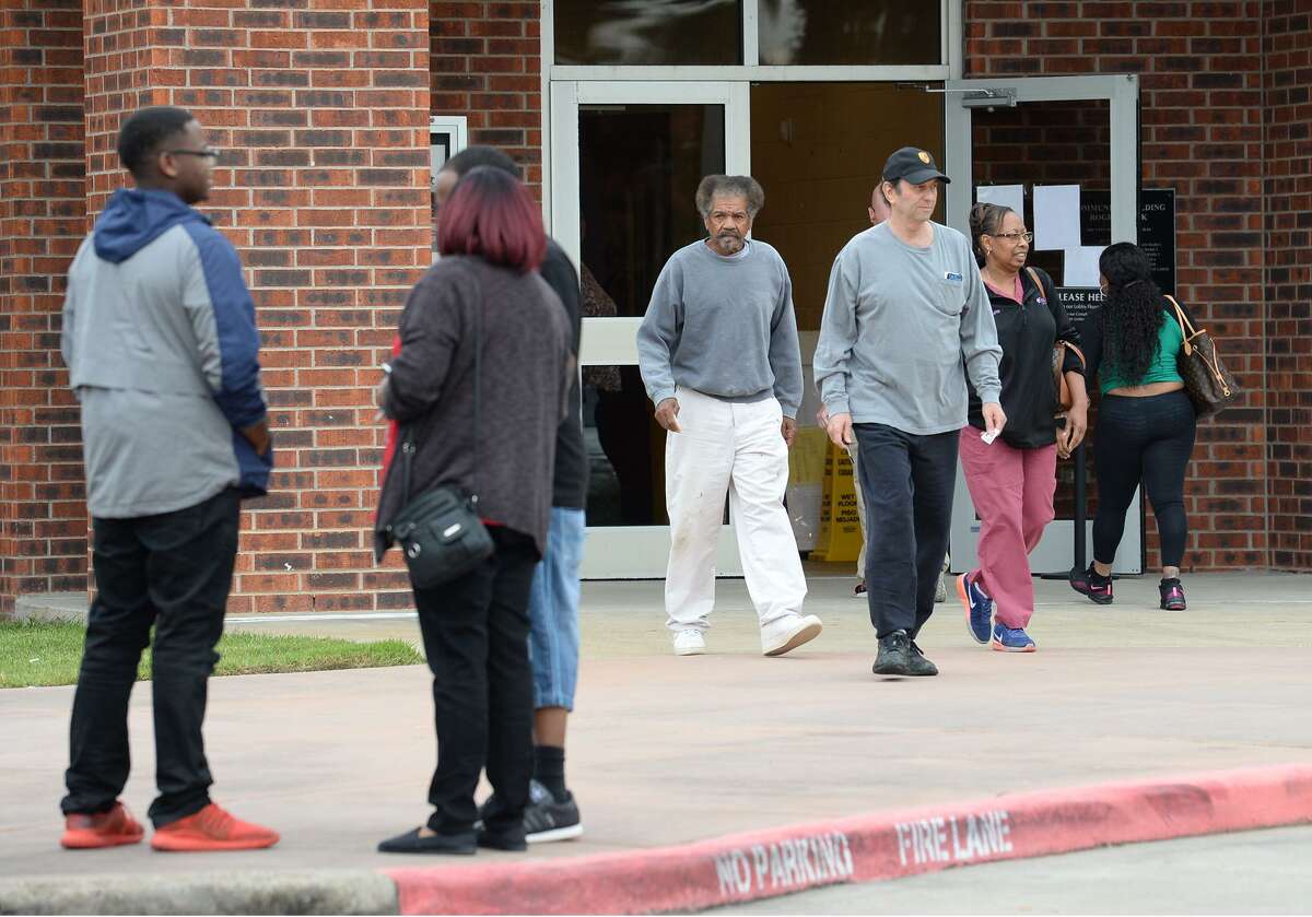Voters enter and exit the Rogers Park polling station during Monday's early voting. Photo taken Monday, 10/22/18