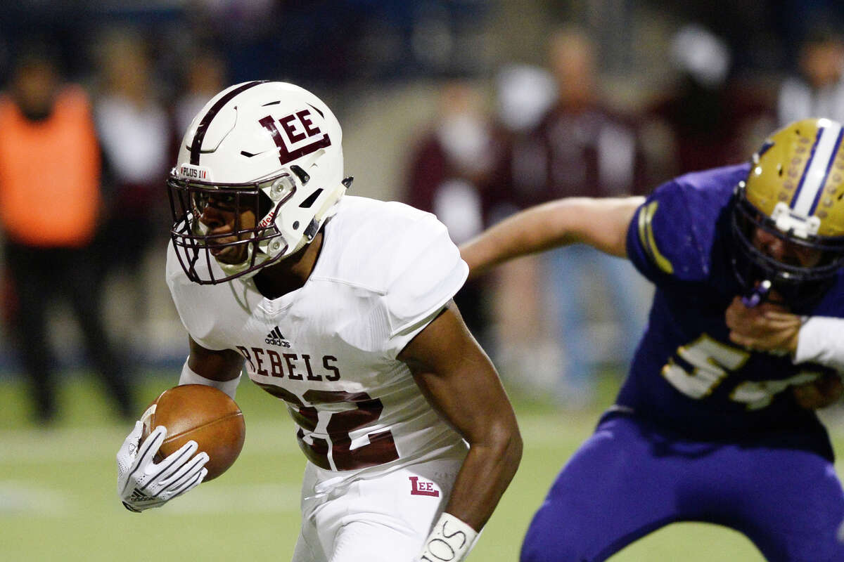 Hs Football: Lee Lands 3 Superlatives On All-district 2-6a Team