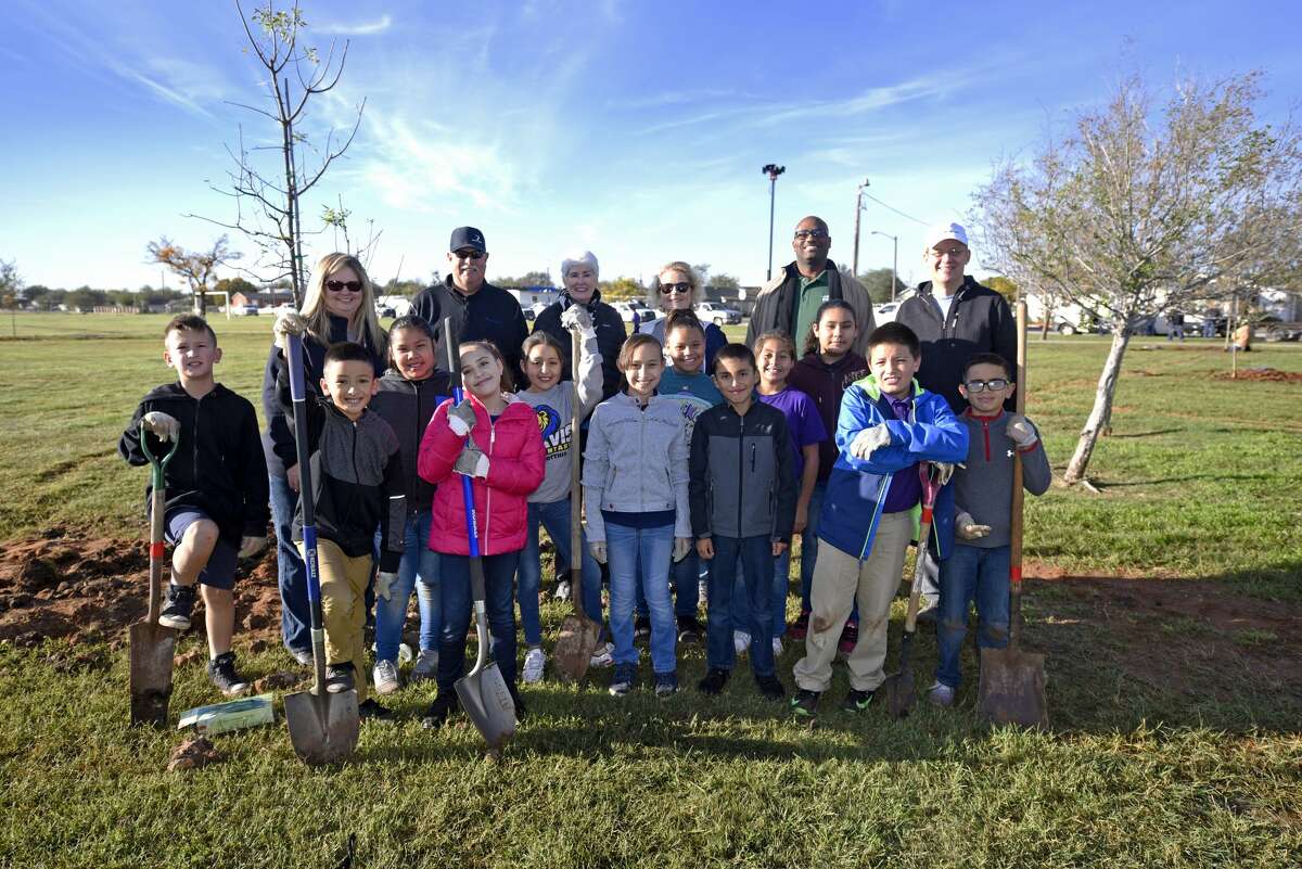 Parsley Energy, KMB, Travis Elementary students partner up for tree