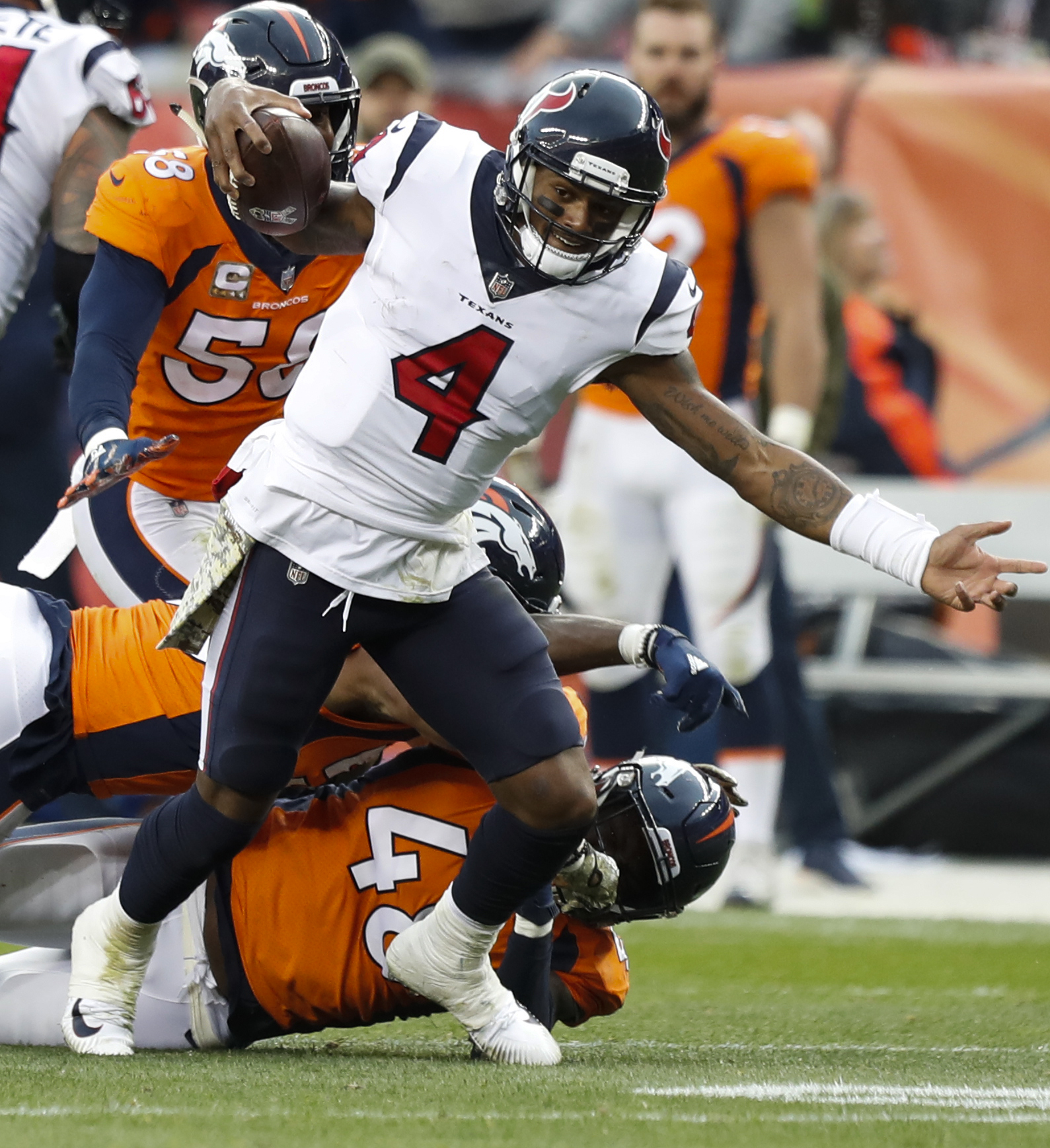 Broncos miss FG, Texans extend win streak to 6 in Demaryius Thomas' debut