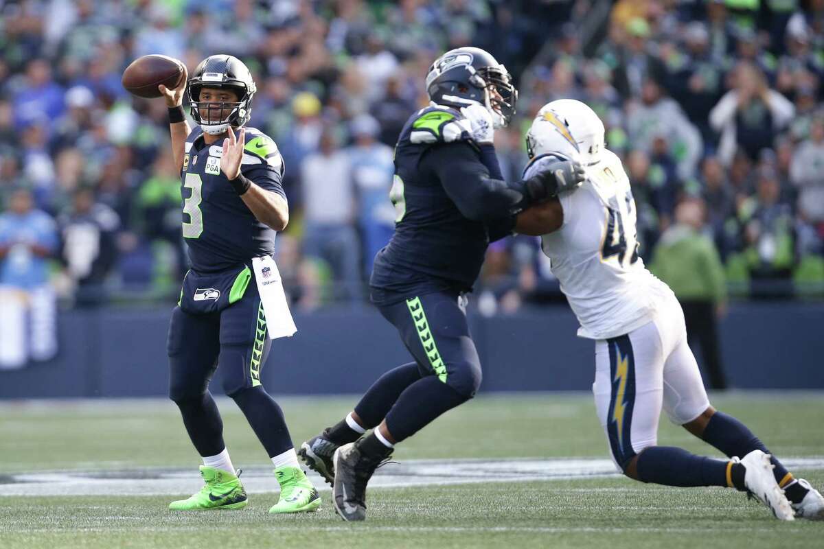 Seahawks QB Russell Wilson gifts his offensive linemen $12,000 in