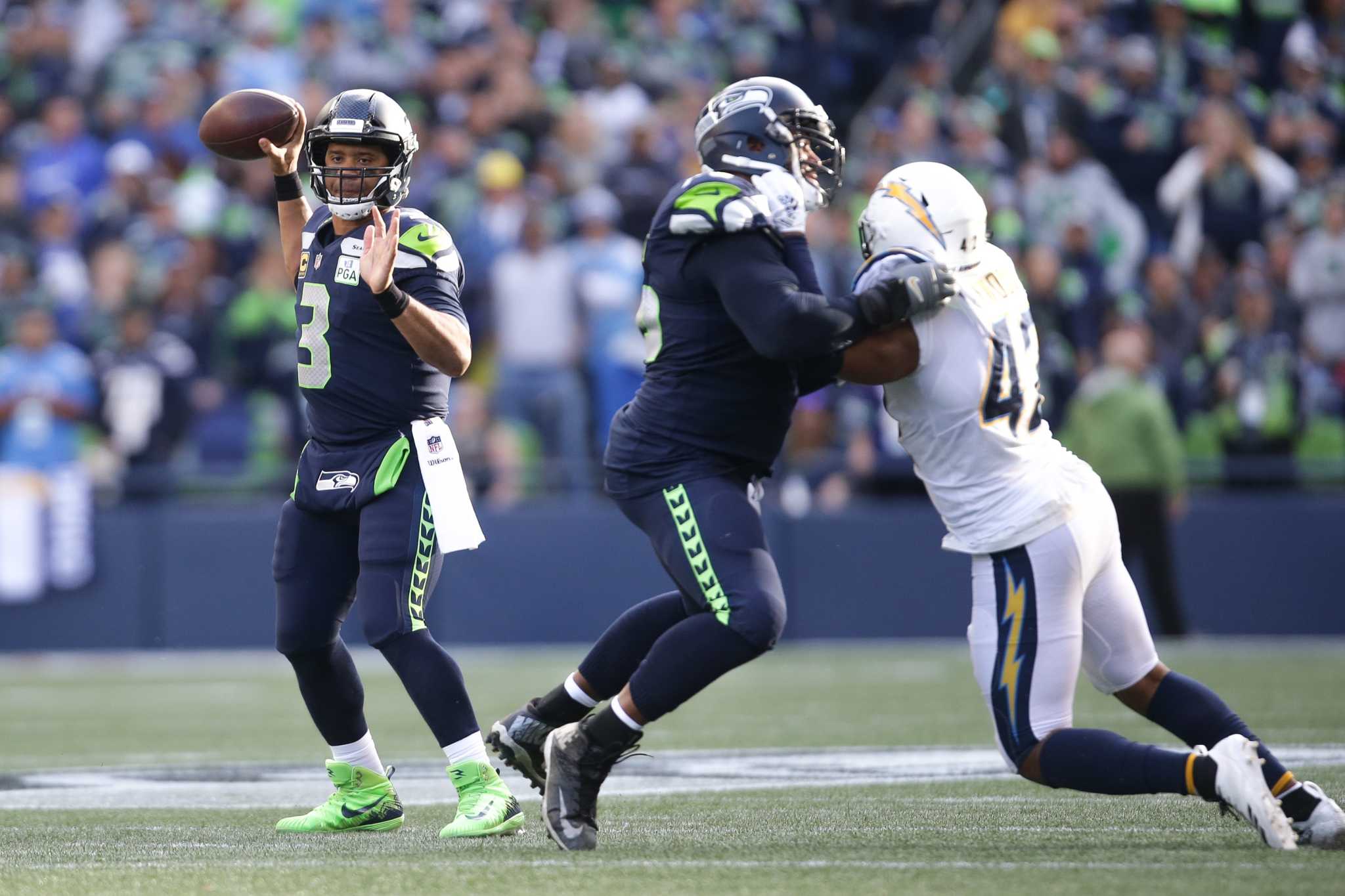 Seattle Seahawks Quarterback Russell Wilson Just Gave 13 Teammates $12,000  in  Stock