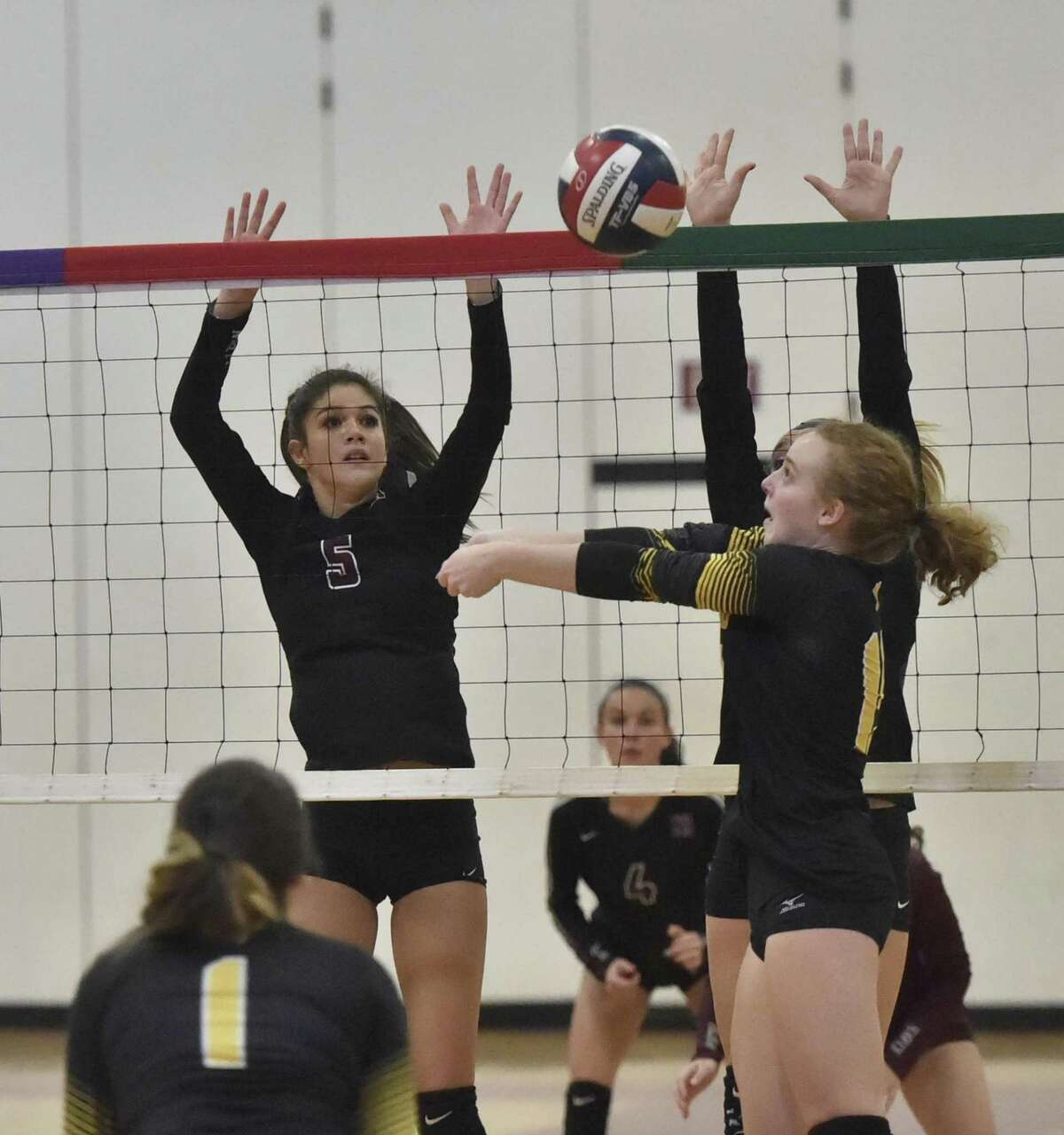 North Haven rallies past Hand in Class L girls volleyball opener
