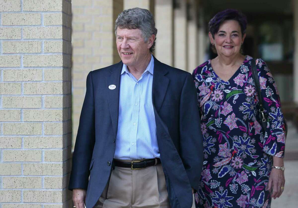 Emmett Narrowly Leads Hidalgo In Harris County Judge Race