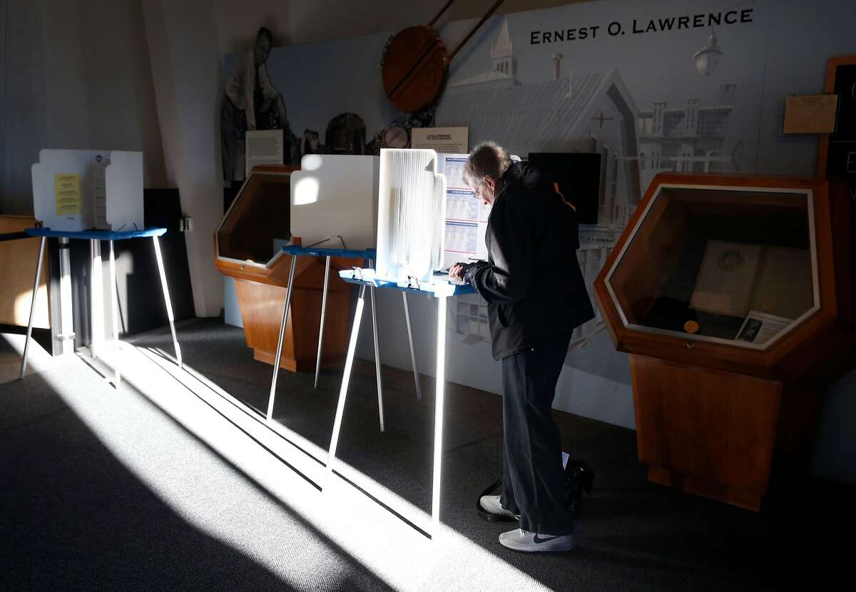 A woman marks her ballot at a polling place at the Lawrence Hall of Science in Berkeley, Calif. on Tuesday, Nov. 6, 2018.
