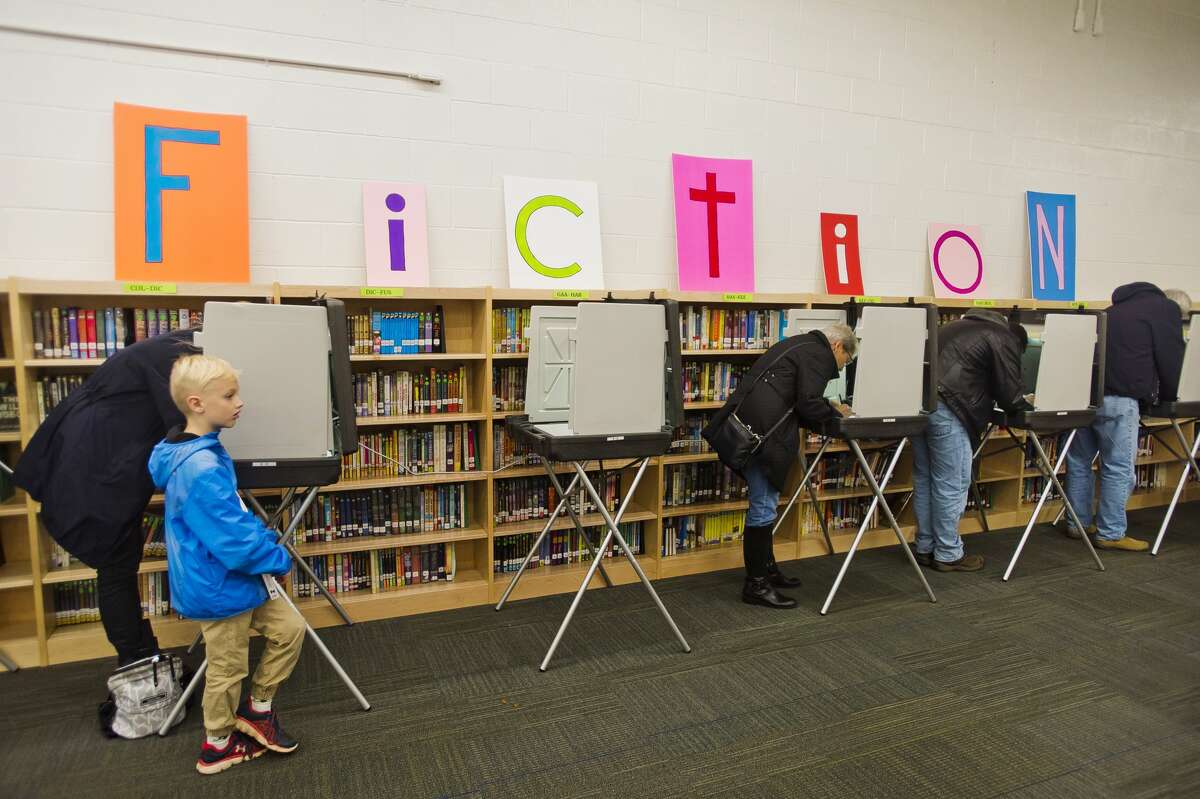 FILE — Voters cast their ballots in the midterm elections on Tuesday, Nov. 6, 2018 at Woodcrest Elementary in Midland. (Katy Kildee/kkildee@mdn.net)