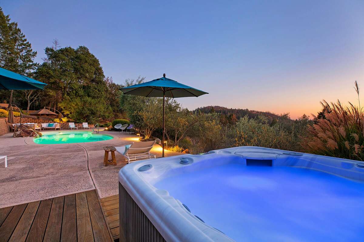 Glen Ellen home has lots of space