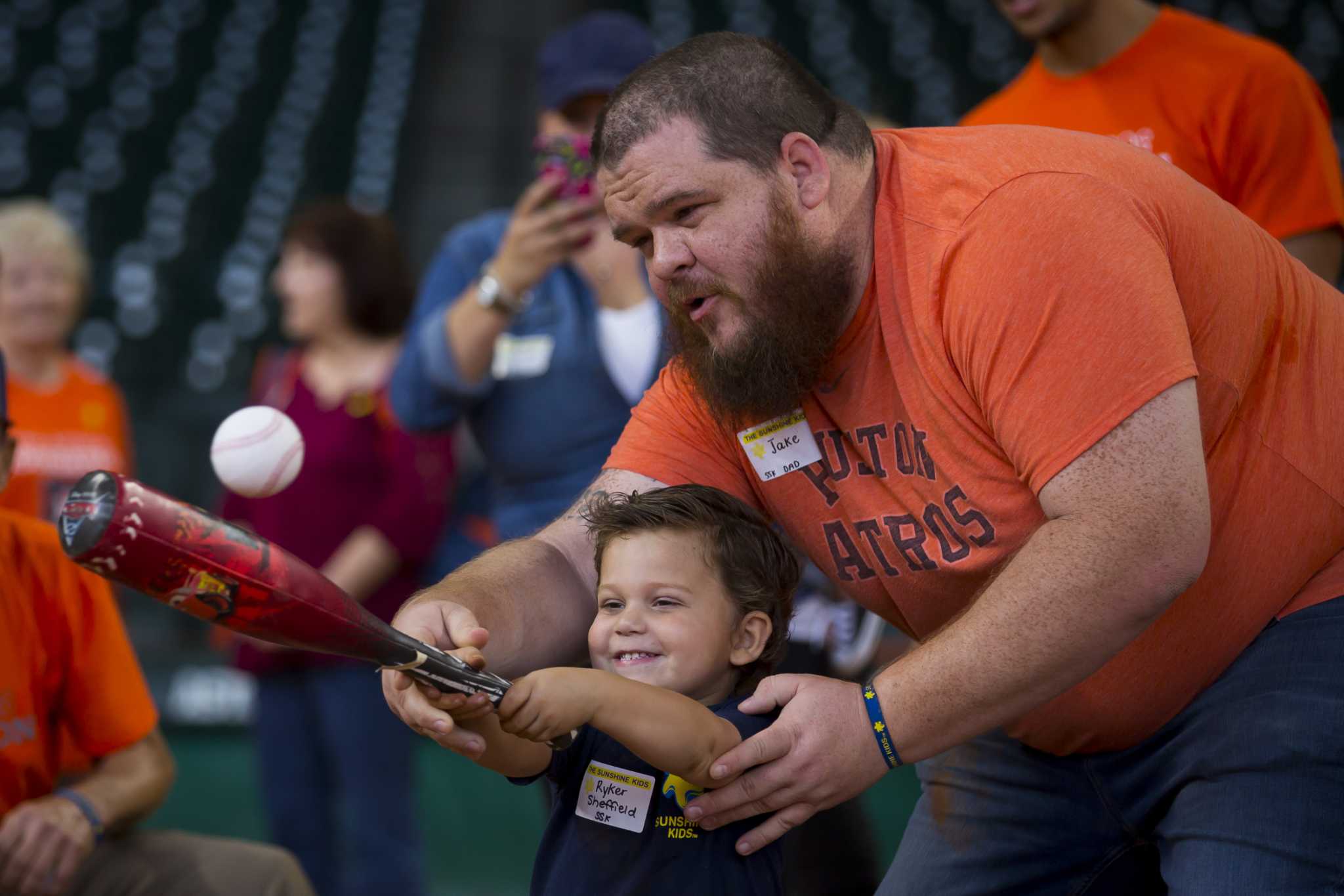 Craig Biggio hosts annual Sunshine Kids day at Minute Maid Park