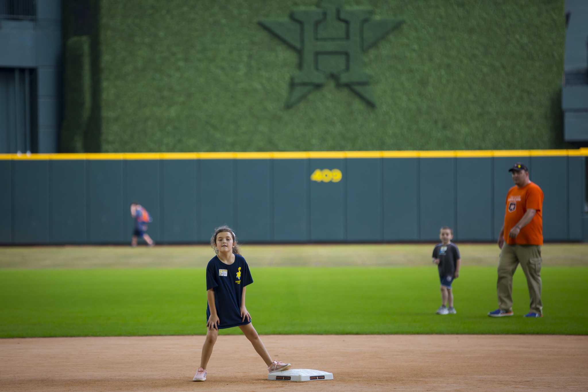 Biggio hosts Sunshine Kids at Minute Maid Park